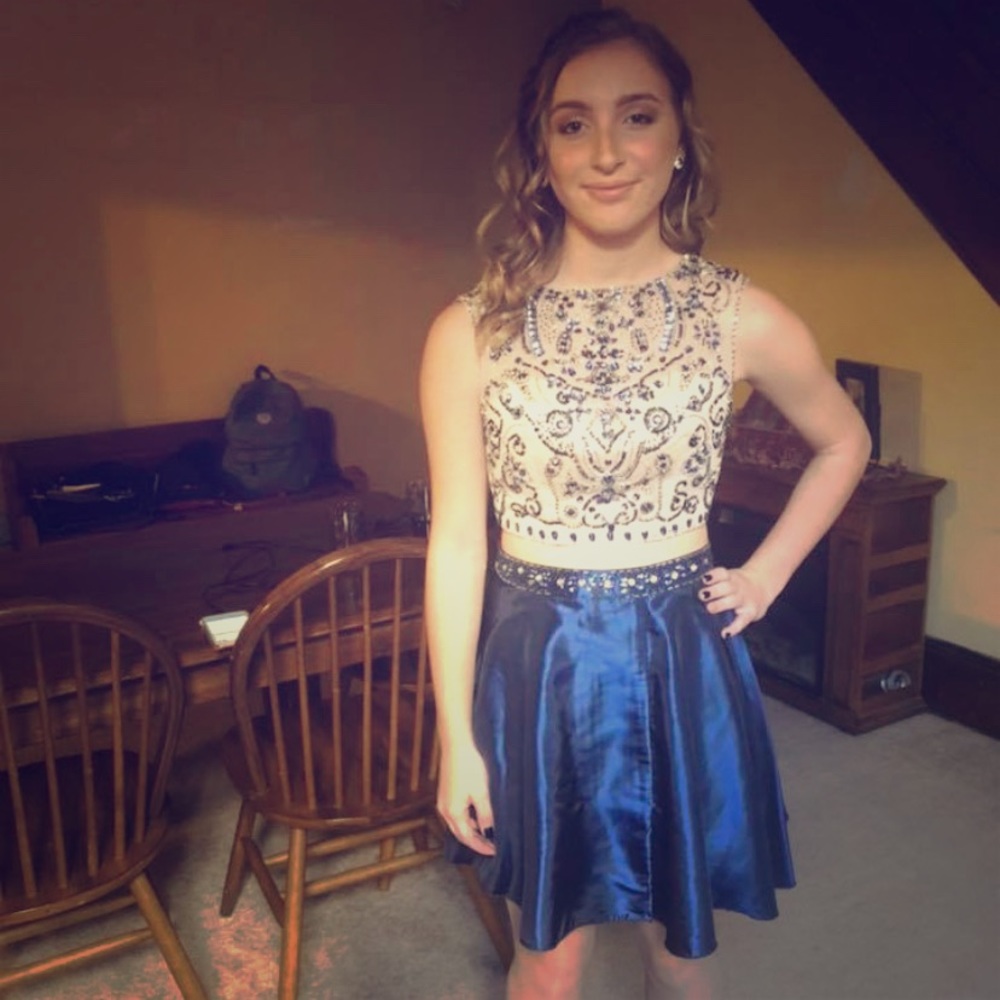 Bee Darlin formal dress size 3/4. Two piece .